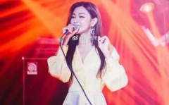 小姐姐唱歌变脸,小姐姐的神奇变脸术